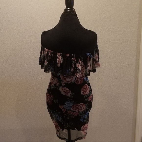 Black Off-The-Shoulder Midi with Floral print - Picture 2 of 2